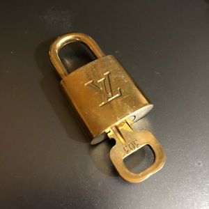 Authentic LV lock 🔐 and key
